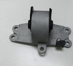 1C10146 Toyota 12372-0P080 INSULATOR  Engine Mount 2.5L